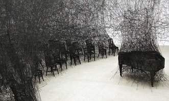 in-silence-2009-by-chiharu-shiota